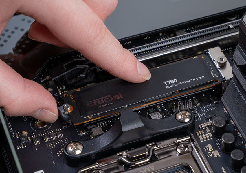 Crucial T700 PCIE GEN5 NVME M.2 Speed up to 11,800MB/s Internal Solid State Drive Crucial T700 PCIE GEN5 NVME M.2 Speed up to 11,800MB/s Internal Solid State Drive